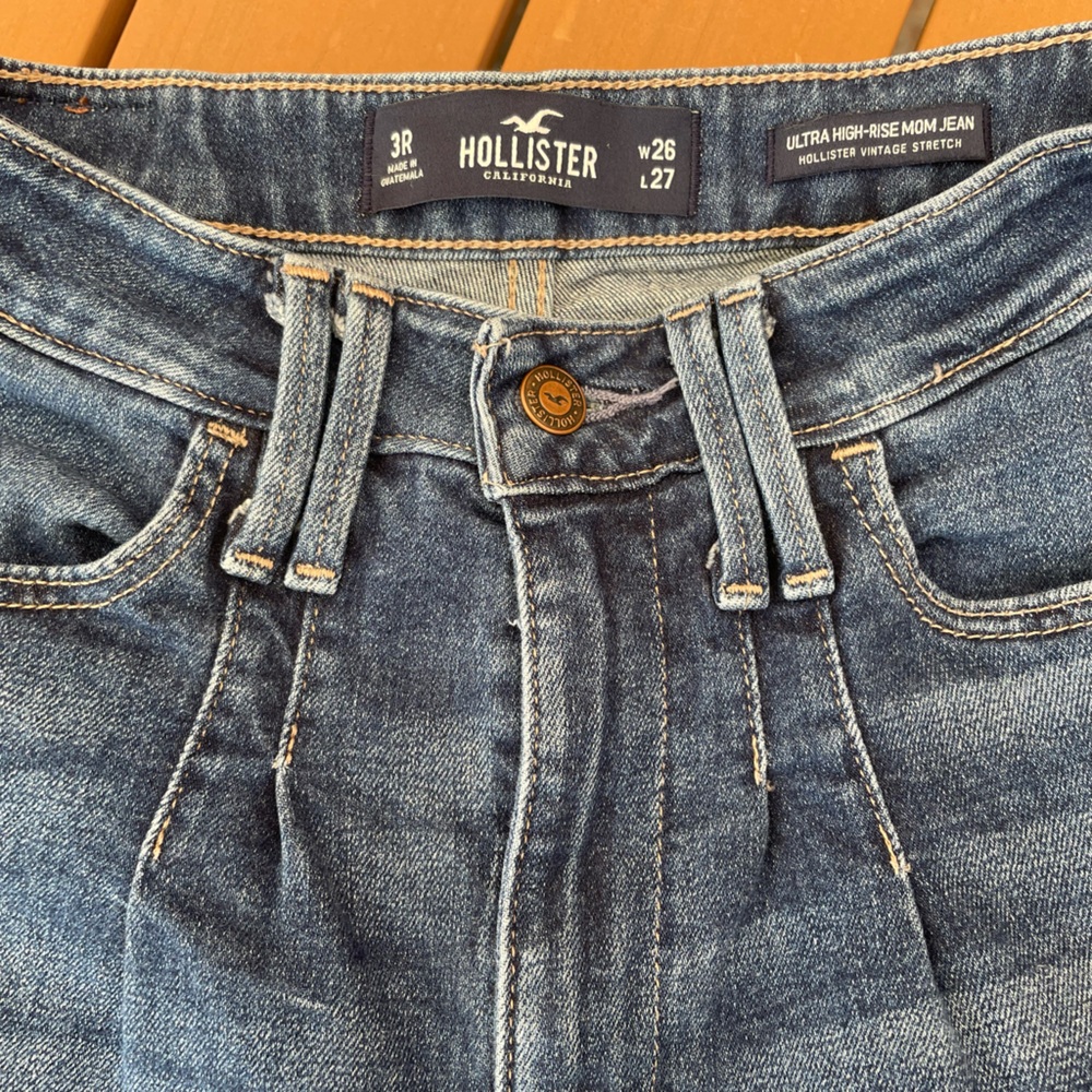 Hollister ultra high rise mom jeans 3R